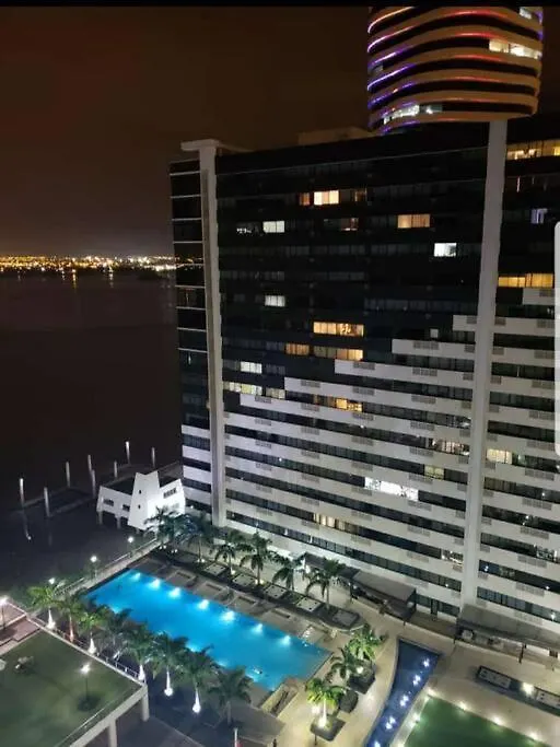 Ecusuites Habitacion Vip Con Jacuzzi Hidro Γκουαγιακίλ