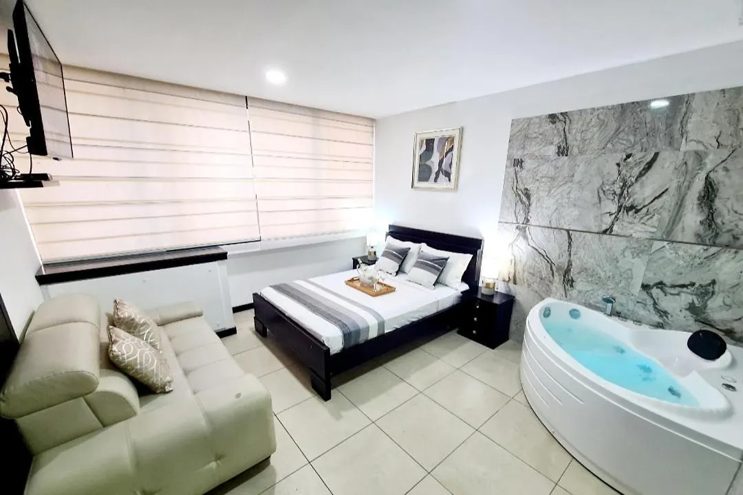Ecusuites Habitacion Vip Con Jacuzzi Hidro Γκουαγιακίλ