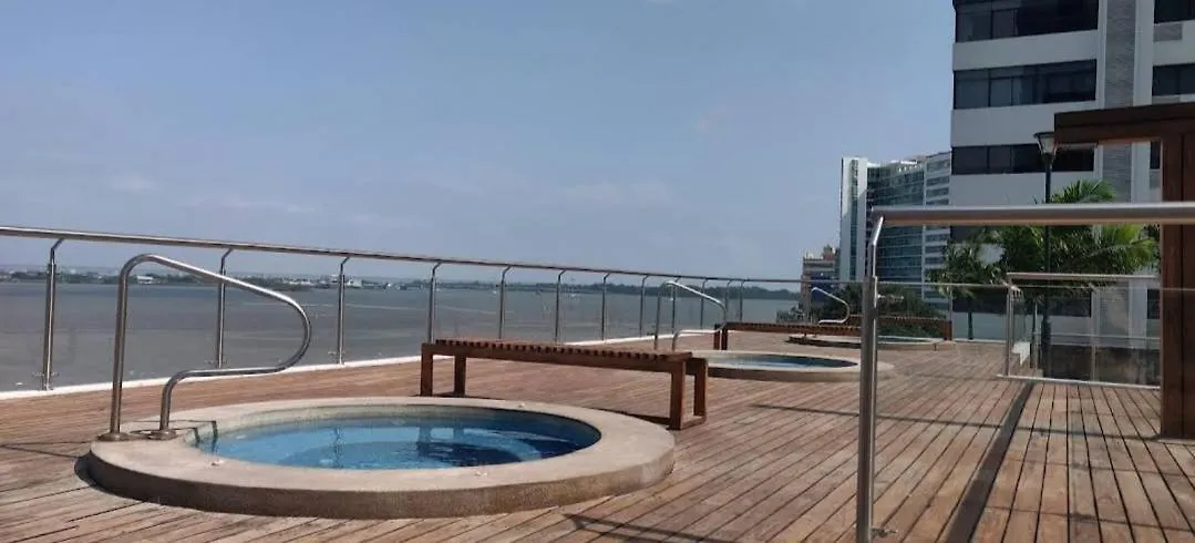 Ecusuites Habitacion Vip Con Jacuzzi Hidro Guayaquil